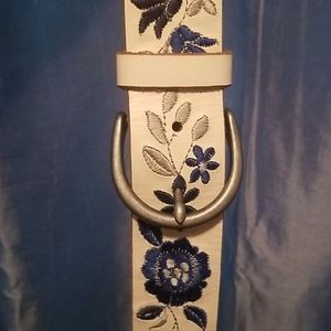 NWOT Lucky Brand Leather Embroid Belt Size M.